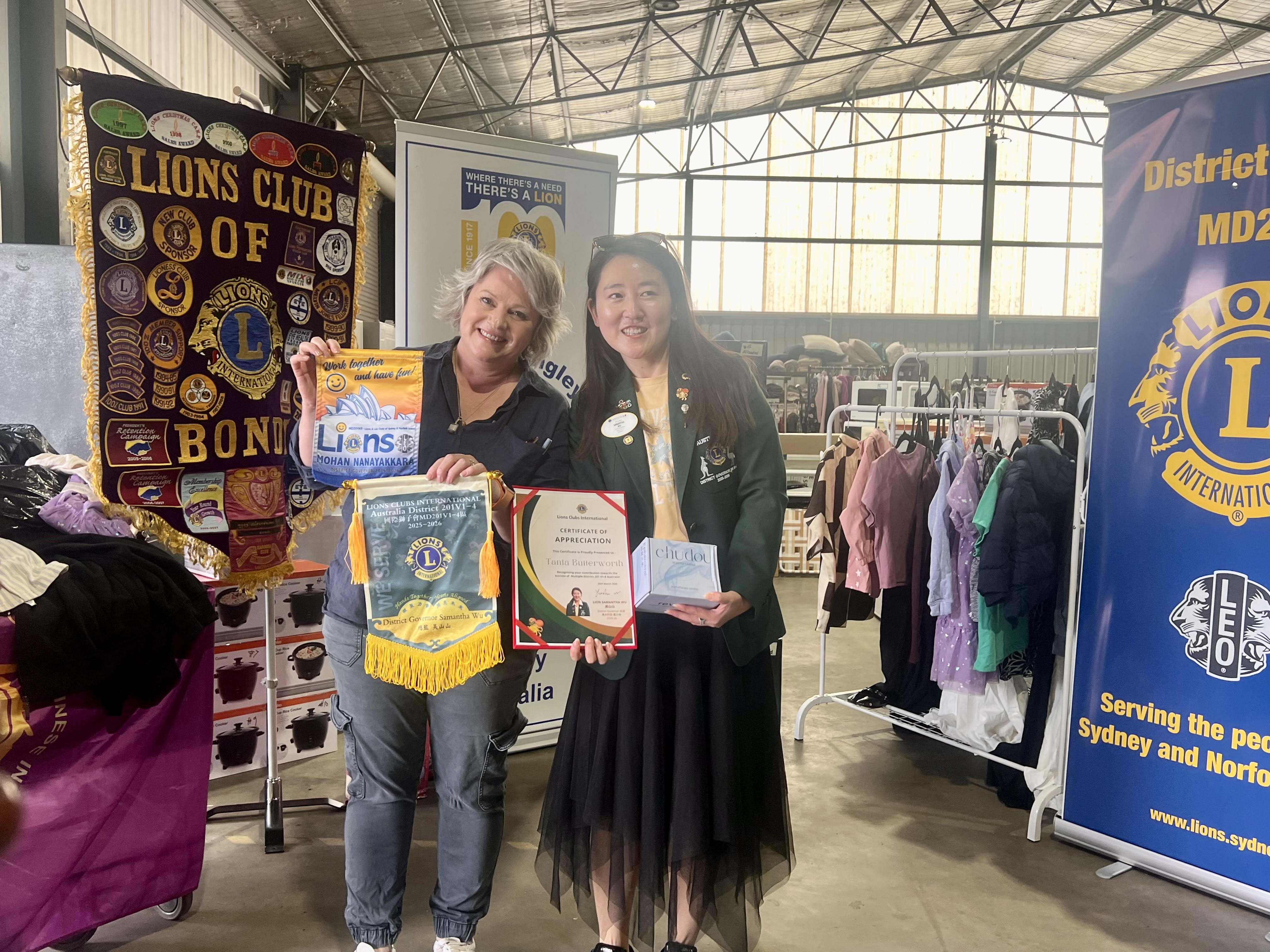 Tania Butterworth receives a certificate of appreciation from Lions Club District Governor Samantha Wu.
